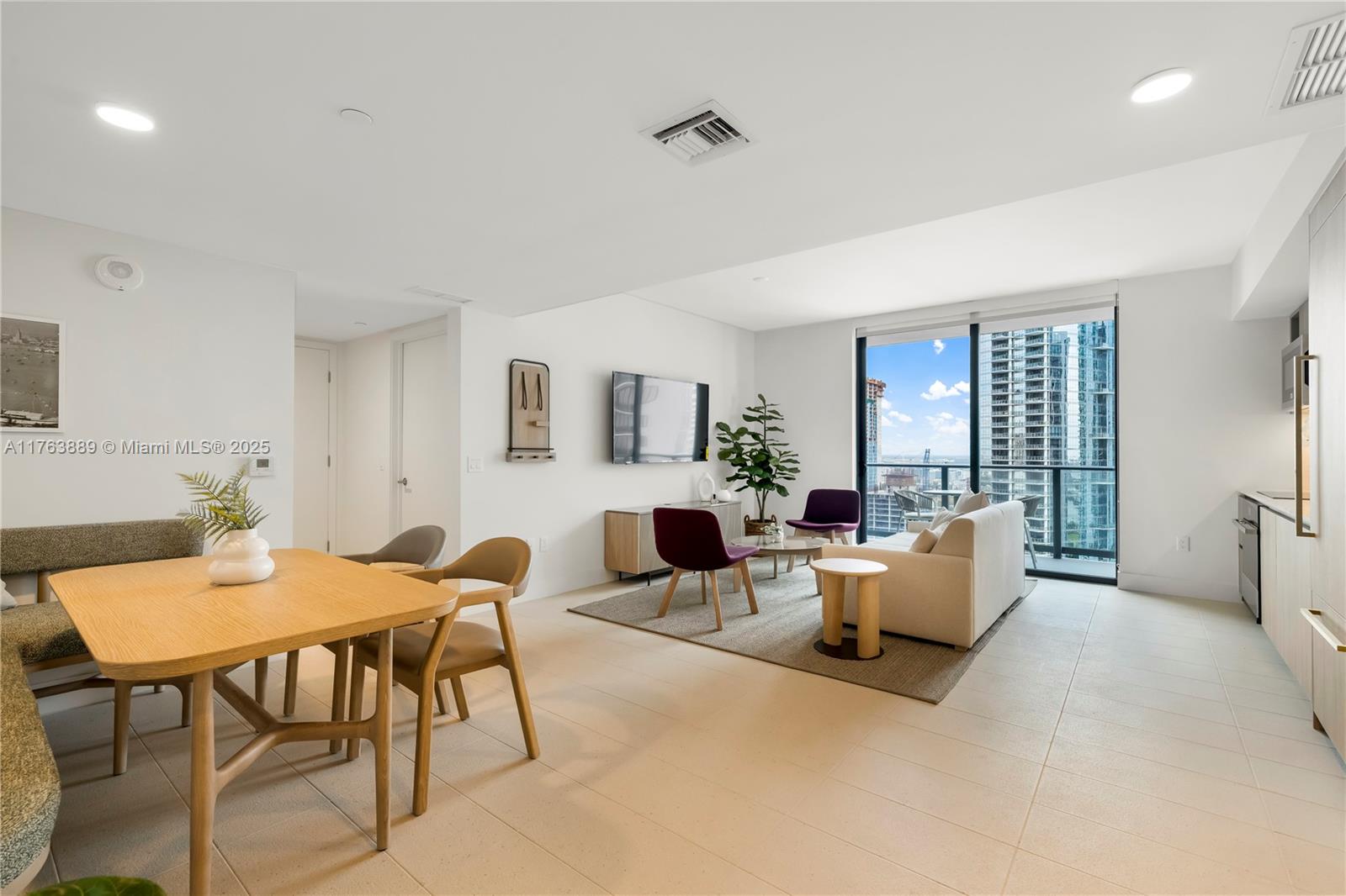 601 NE 1st Av 2601
