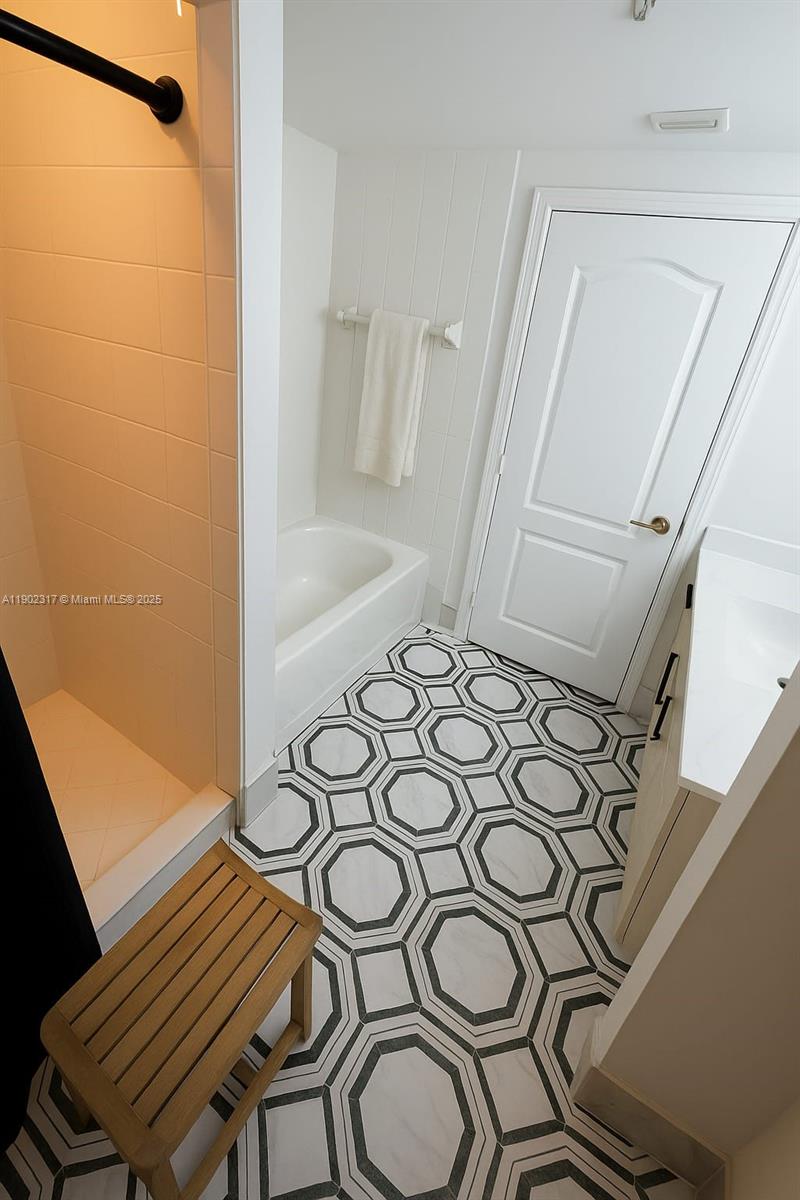 GABLES VIEW CONDO - Residential Lease