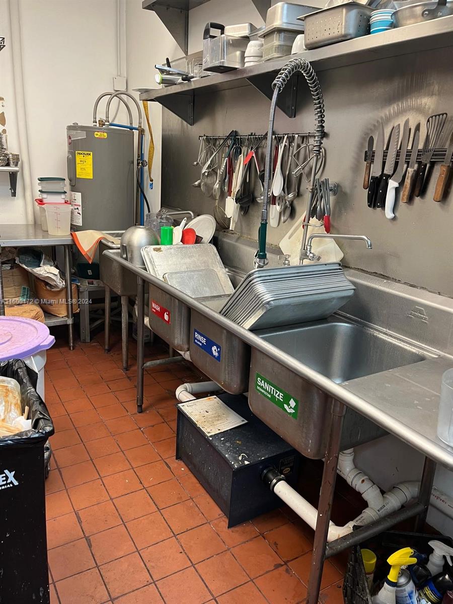 Turnkey Restaurant For Sale in Oakland Park