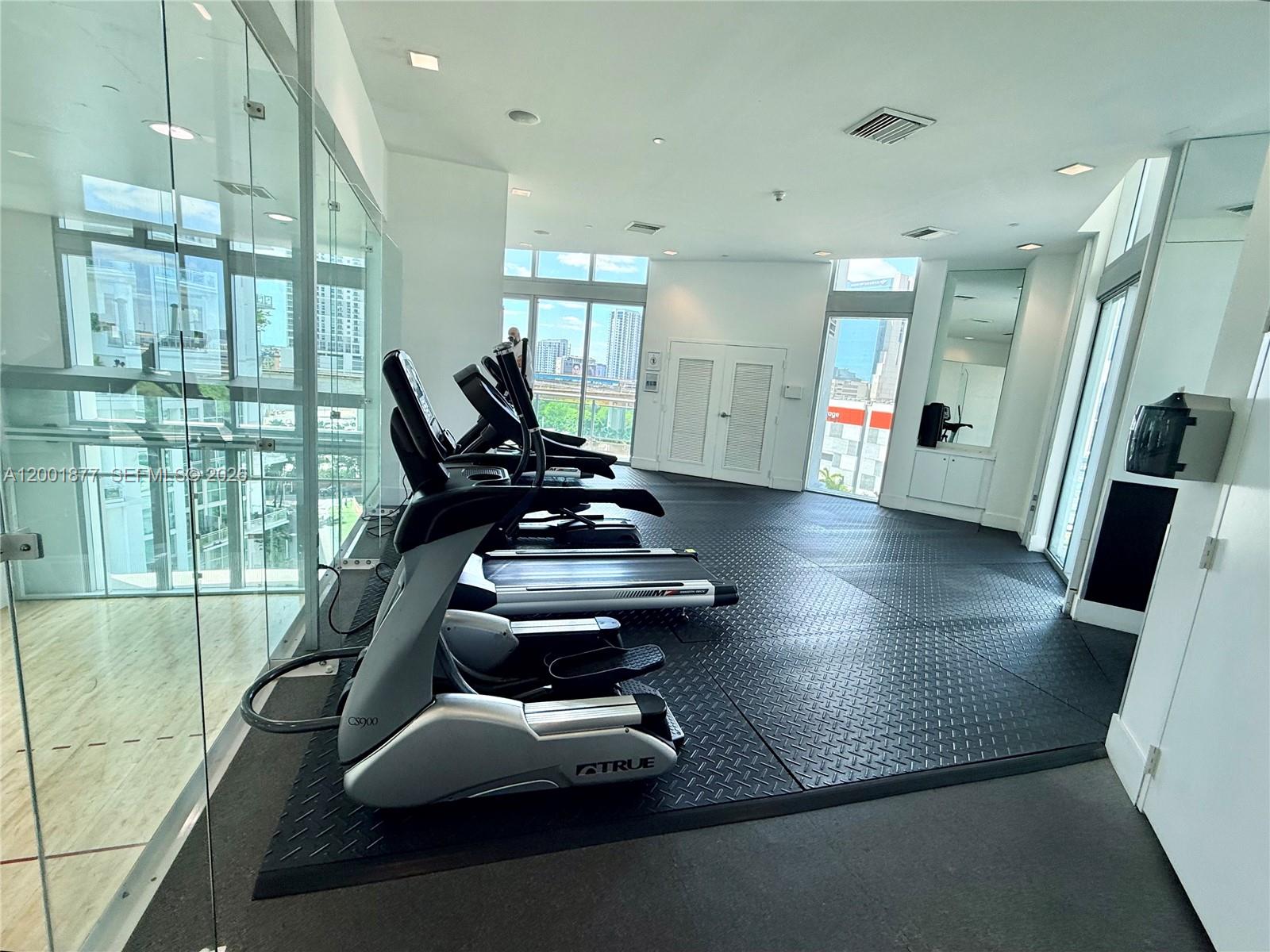 WIND CONDO - Residential