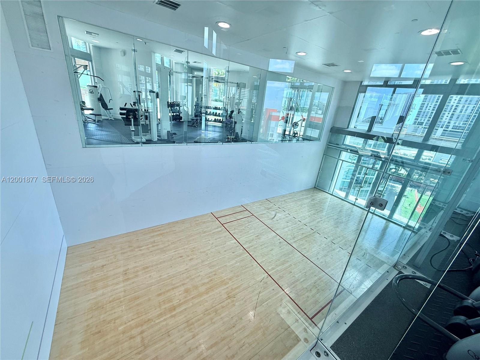 WIND CONDO - Residential