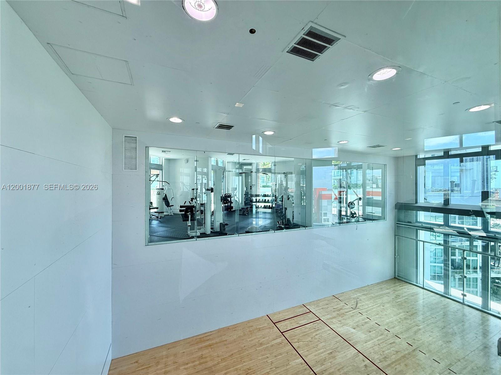 WIND CONDO - Residential