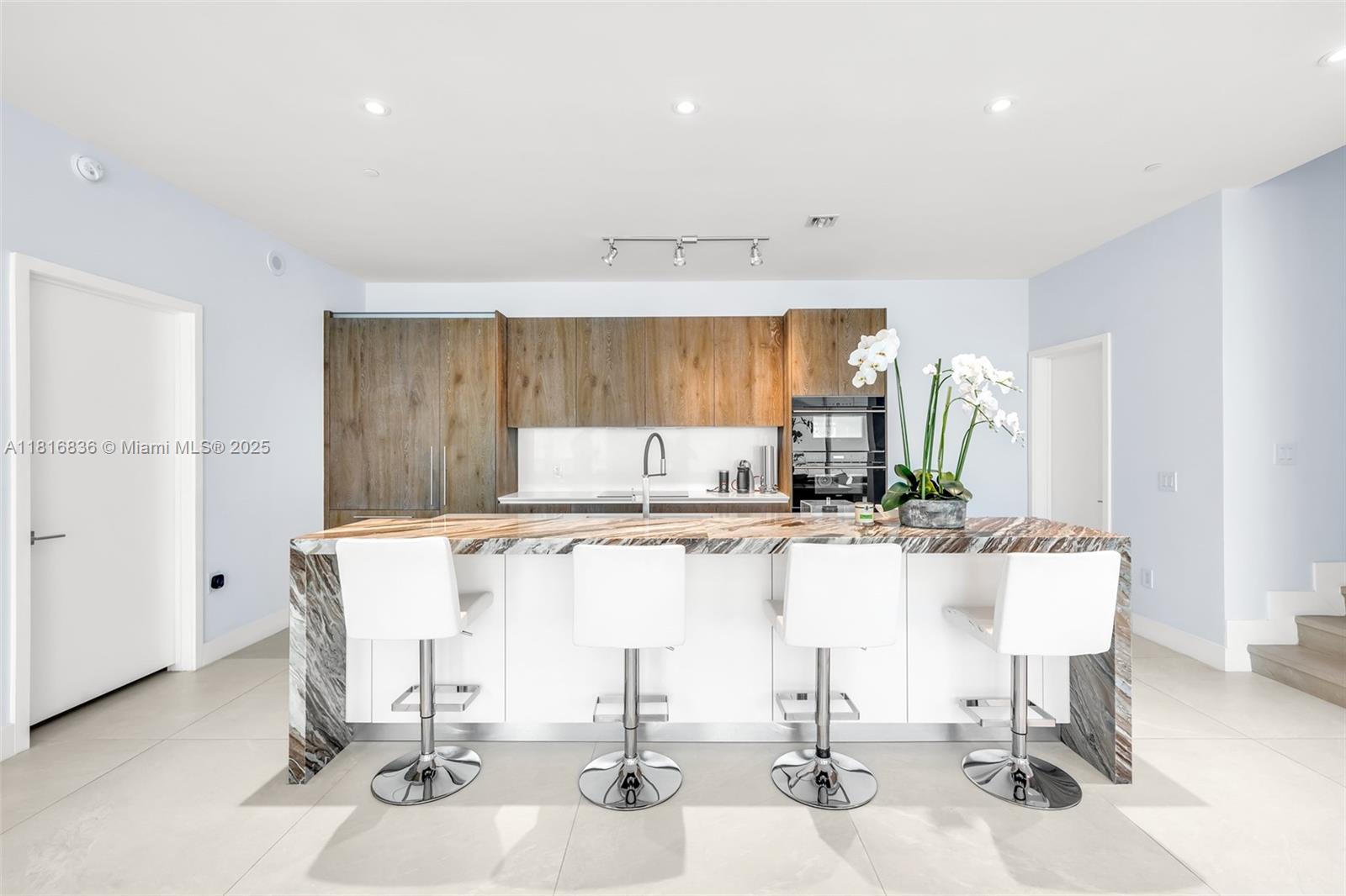 PARAISO BAY CONDO - Residential