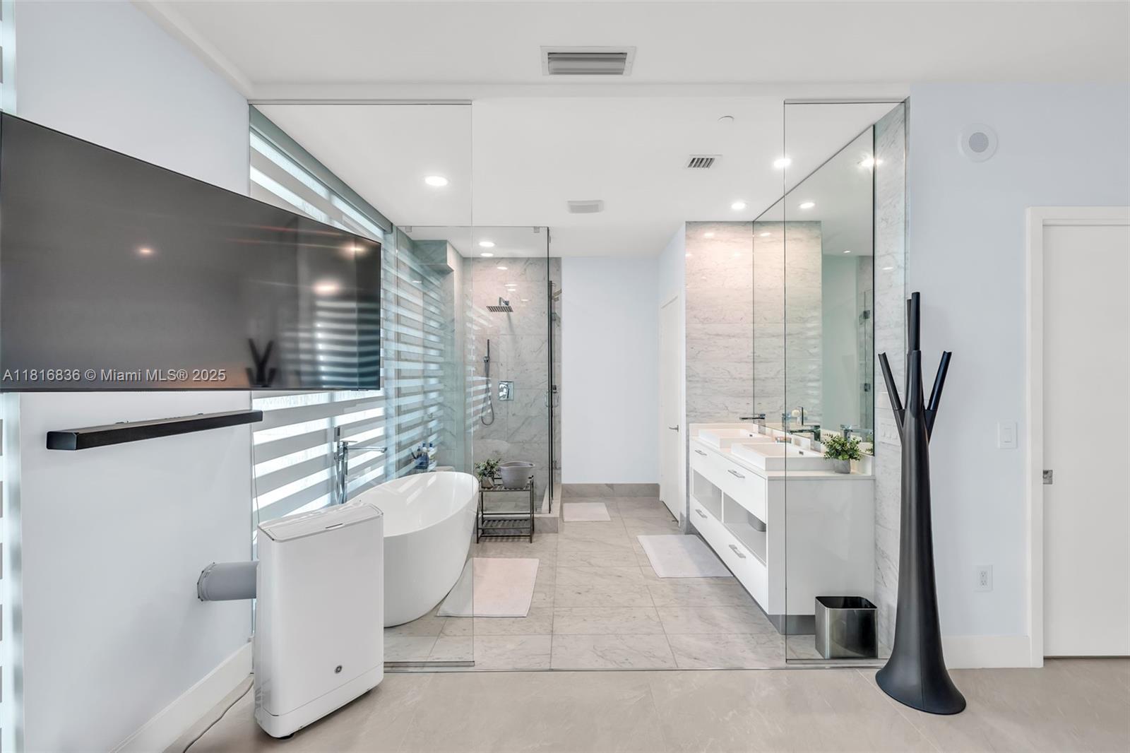 PARAISO BAY CONDO - Residential
