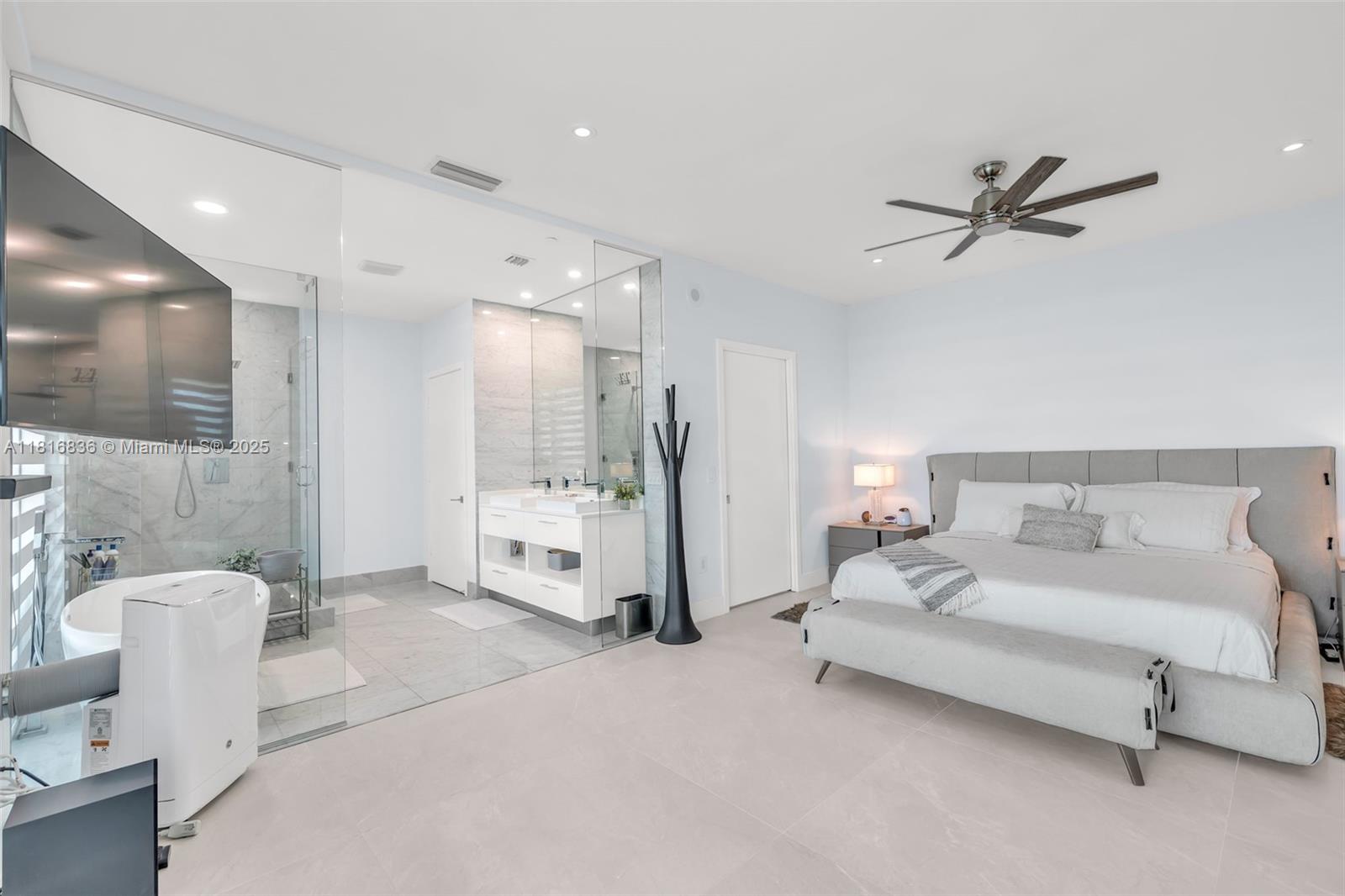 PARAISO BAY CONDO - Residential