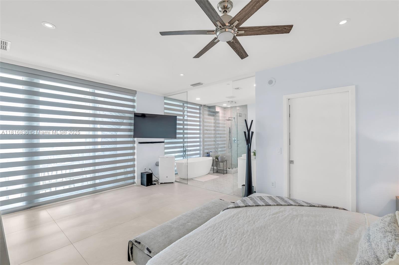 PARAISO BAY CONDO - Residential