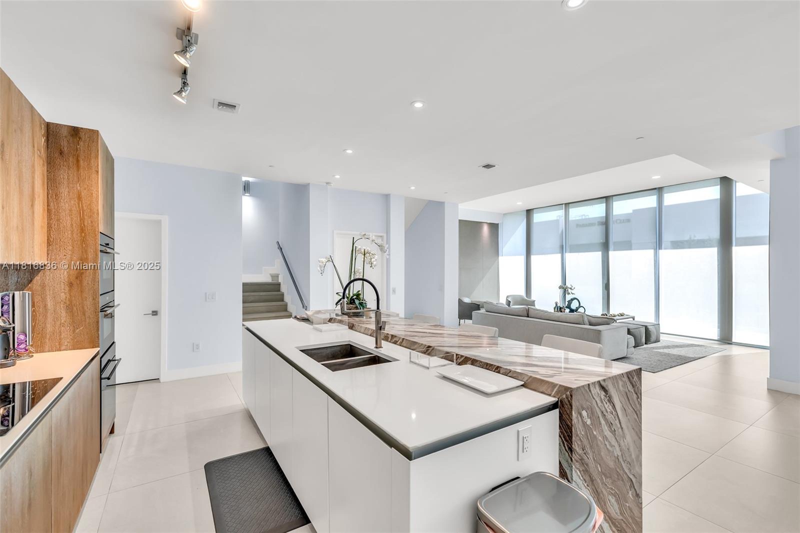 PARAISO BAY CONDO - Residential