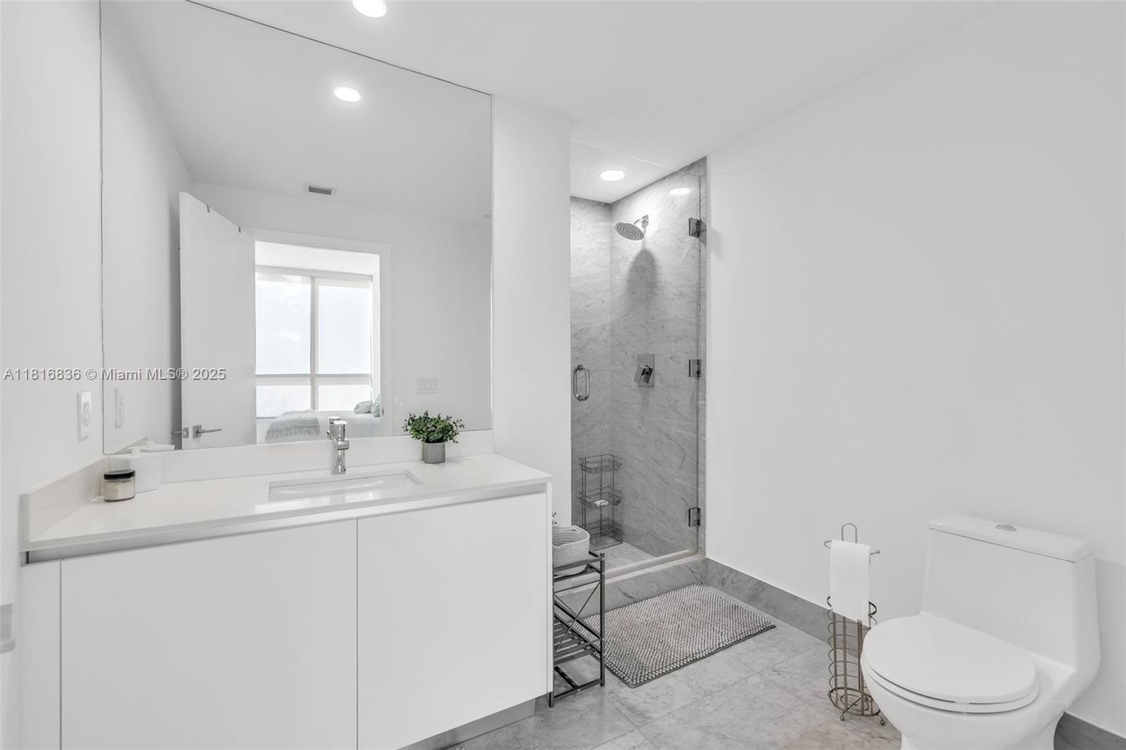 PARAISO BAY CONDO - Residential