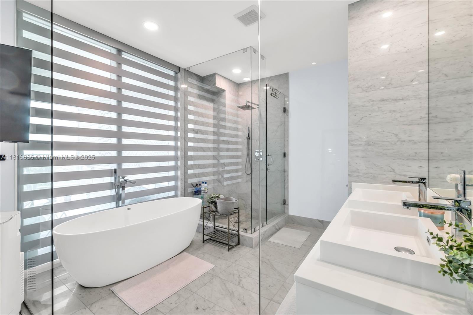 PARAISO BAY CONDO - Residential