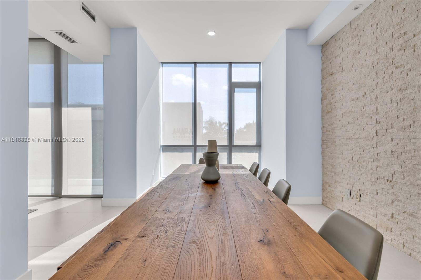 PARAISO BAY CONDO - Residential