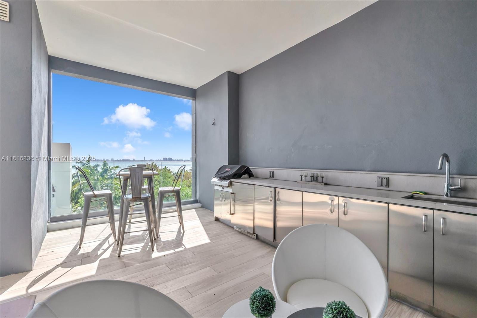 650 NE 32nd St BH4