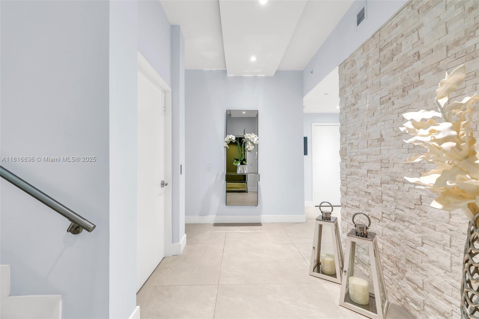 PARAISO BAY CONDO - Residential
