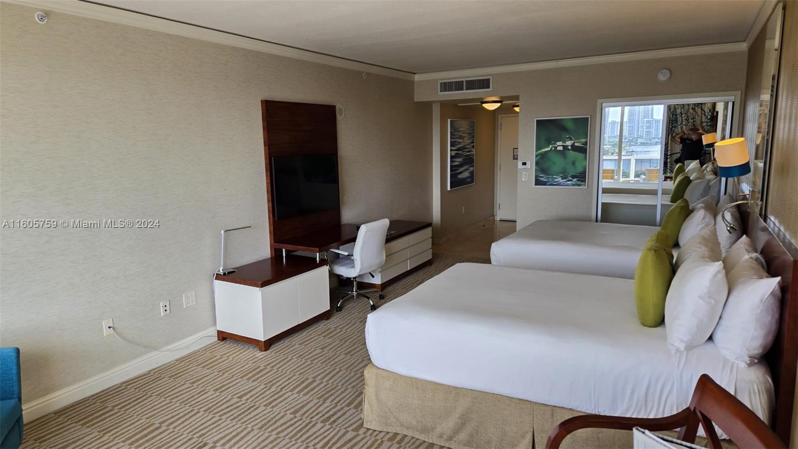 TRUMP INTERNATIONAL SONES - Residential