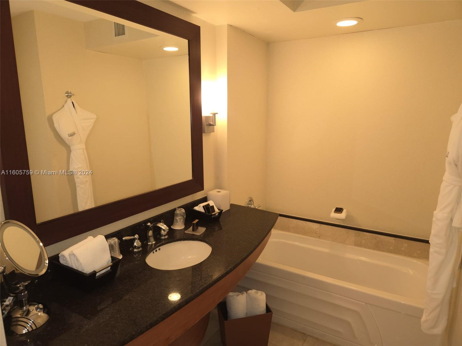 TRUMP INTERNATIONAL SONES - Residential