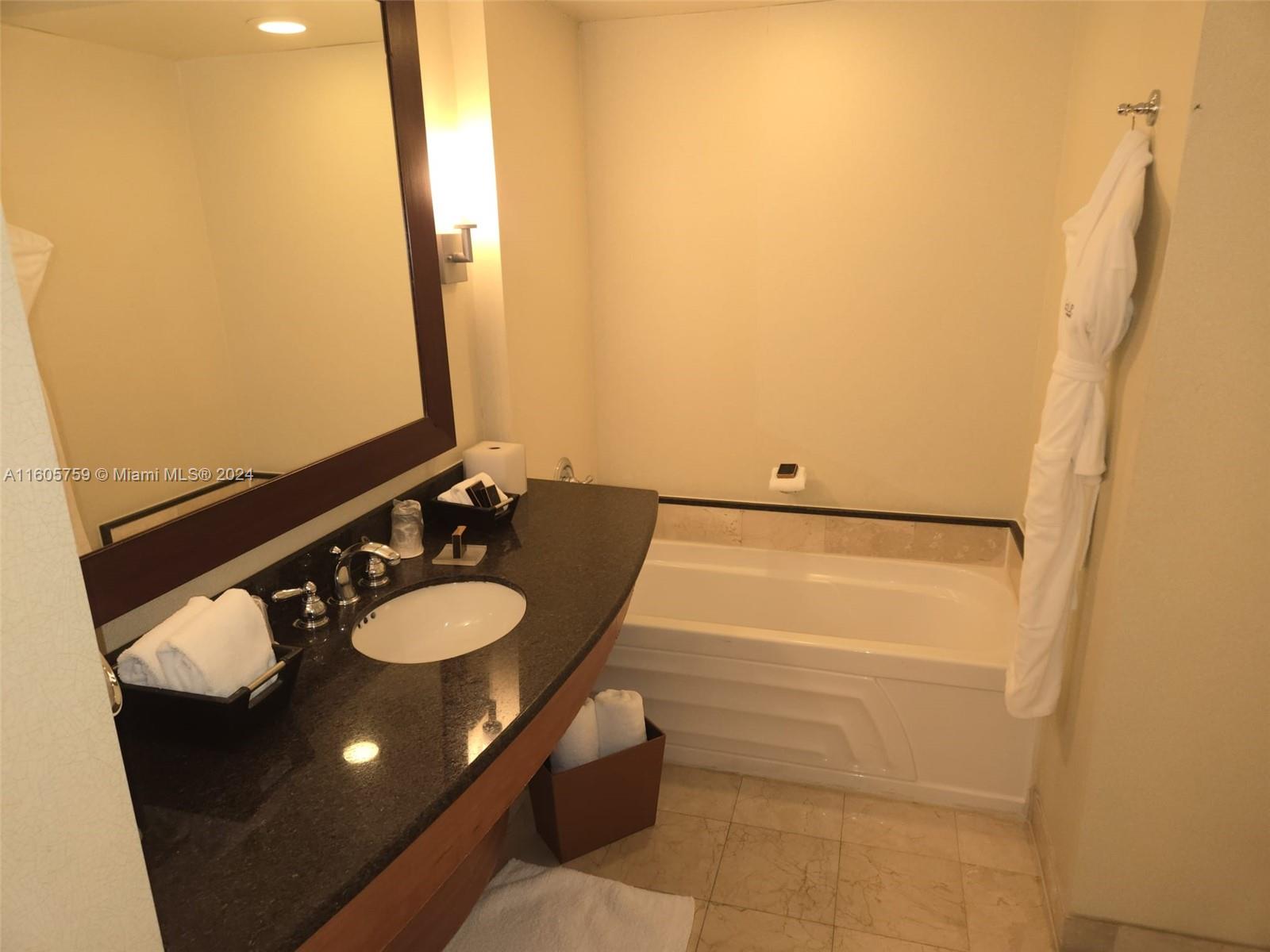 TRUMP INTERNATIONAL SONES - Residential