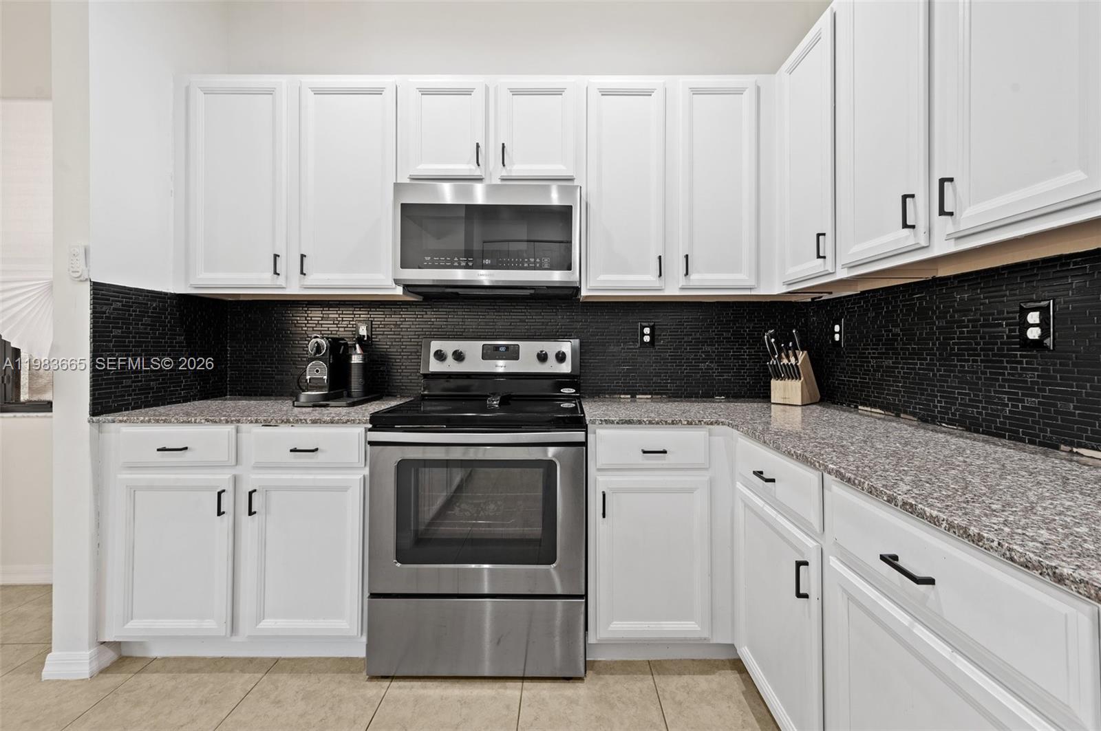 CHAMPION LAKES - Residential