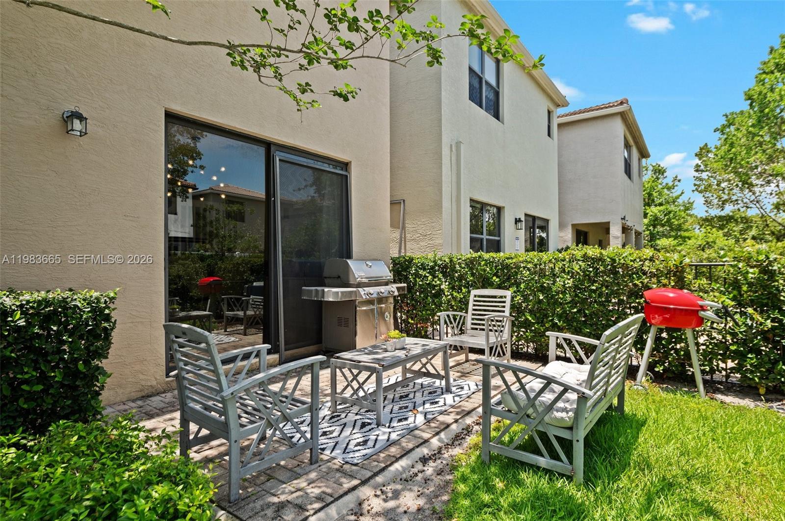 CHAMPION LAKES - Residential