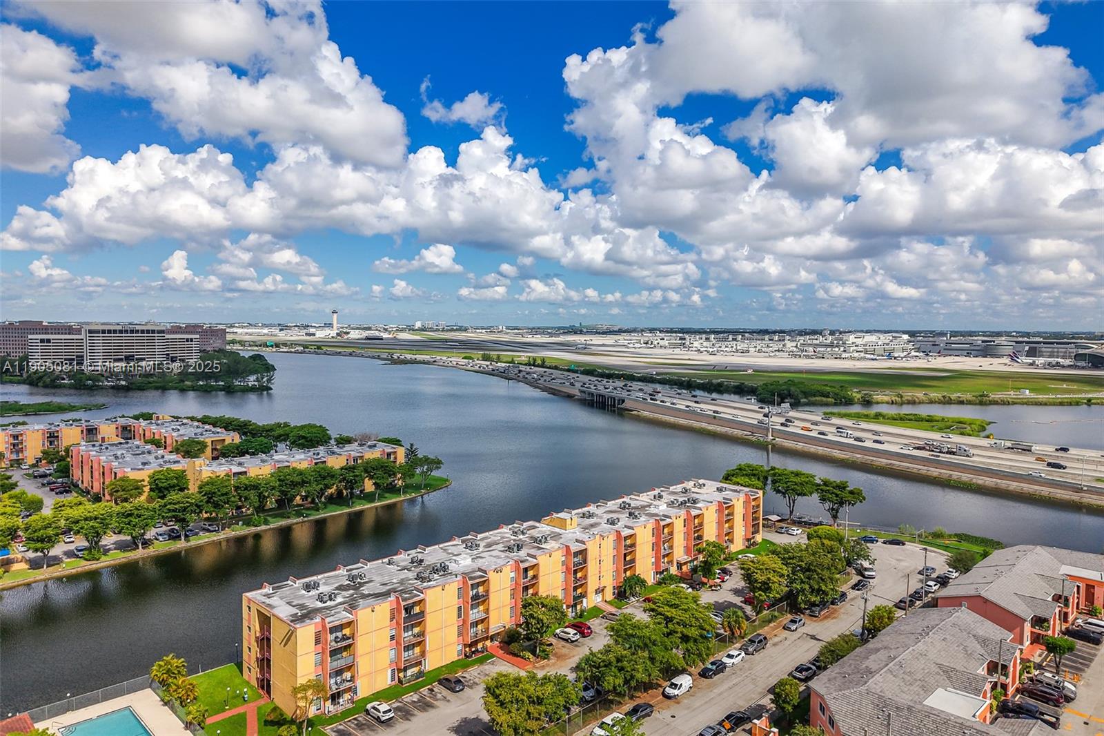 SUNSET VILLAS NO 3 CONDO- - Residential