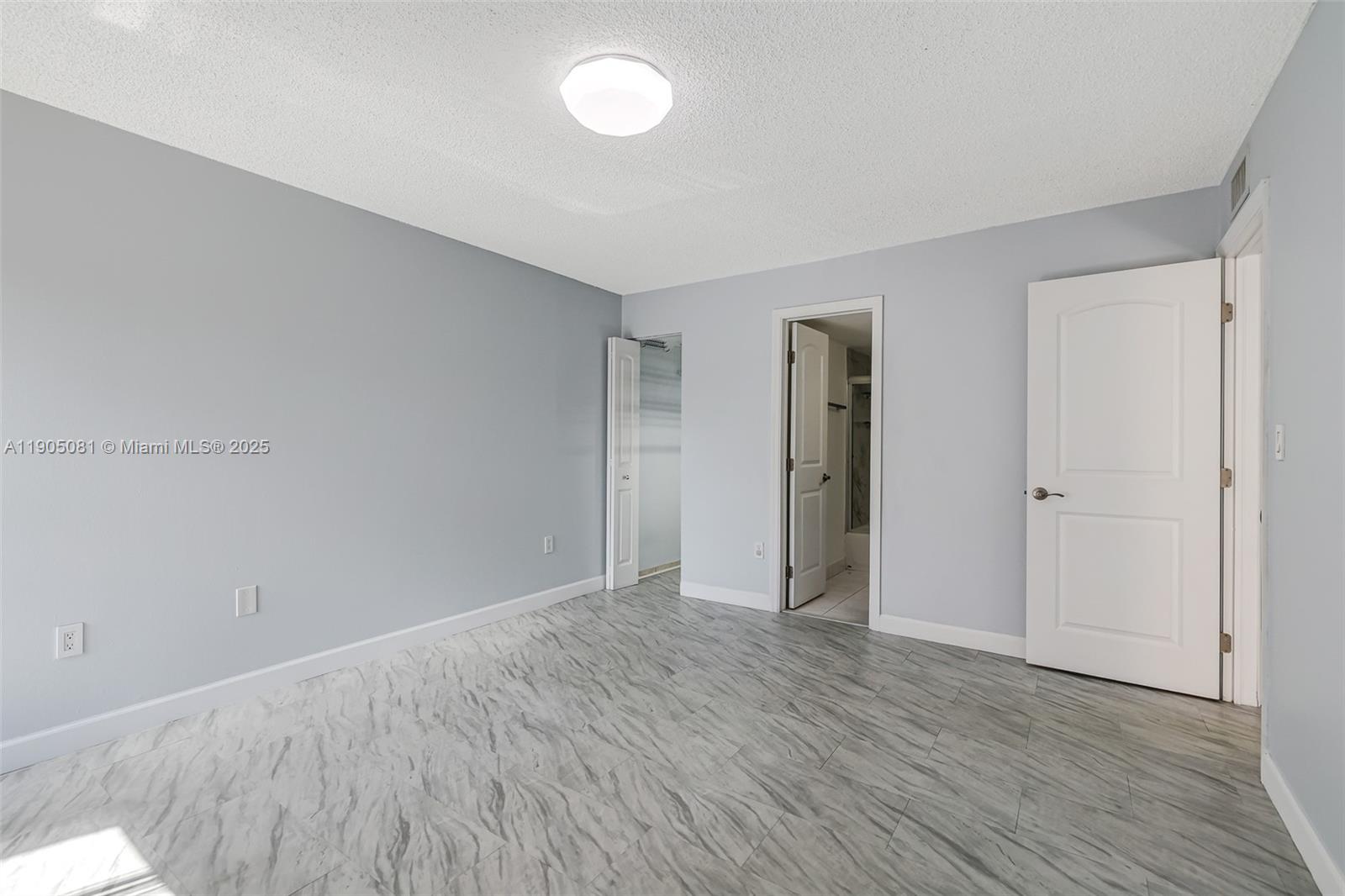 SUNSET VILLAS NO 3 CONDO- - Residential