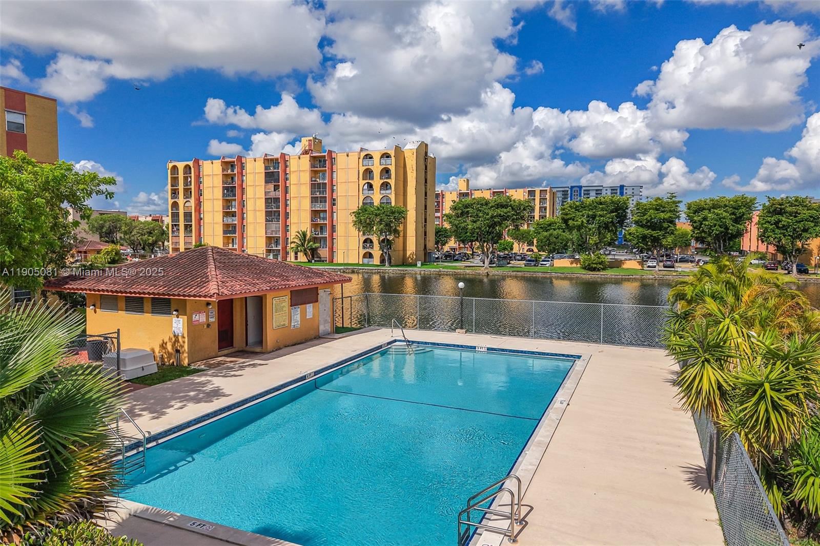 SUNSET VILLAS NO 3 CONDO- - Residential