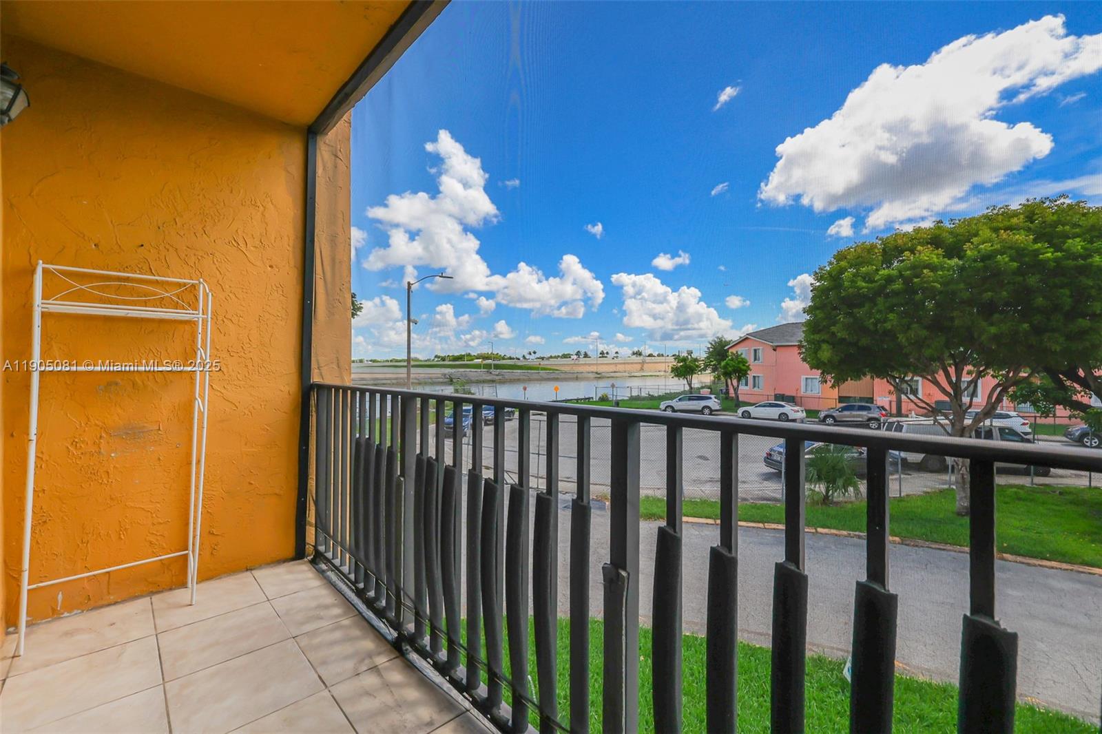 SUNSET VILLAS NO 3 CONDO- - Residential