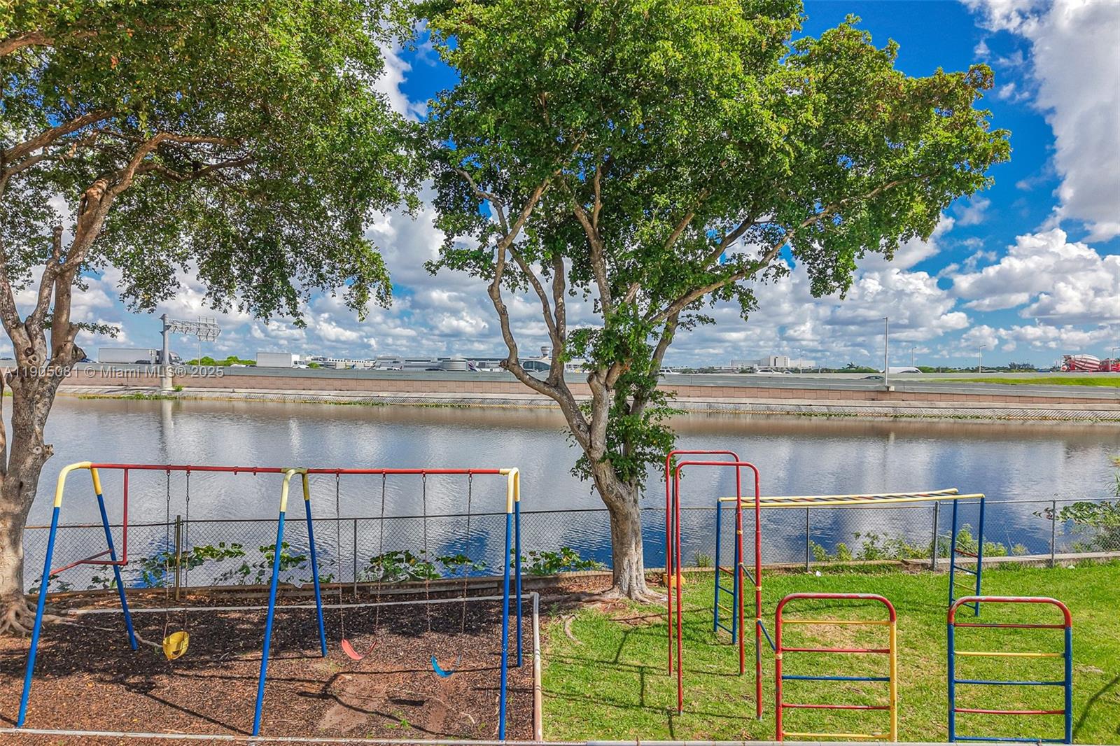 SUNSET VILLAS NO 3 CONDO- - Residential