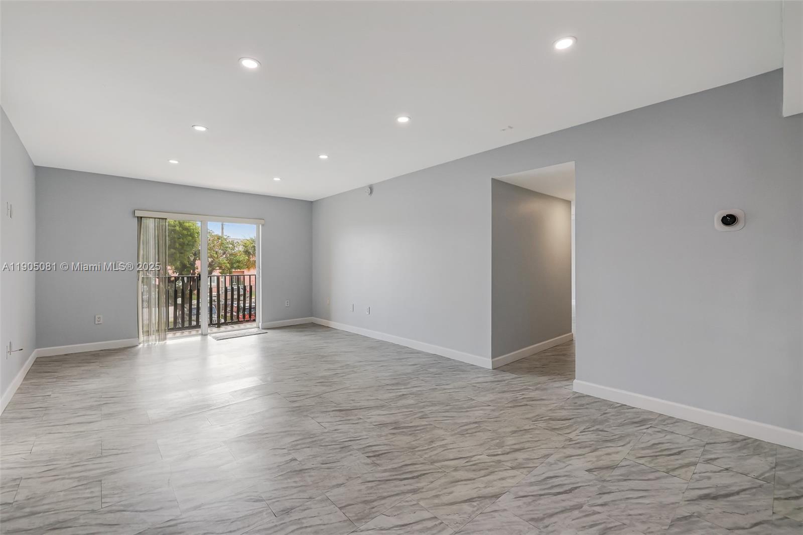 SUNSET VILLAS NO 3 CONDO- - Residential