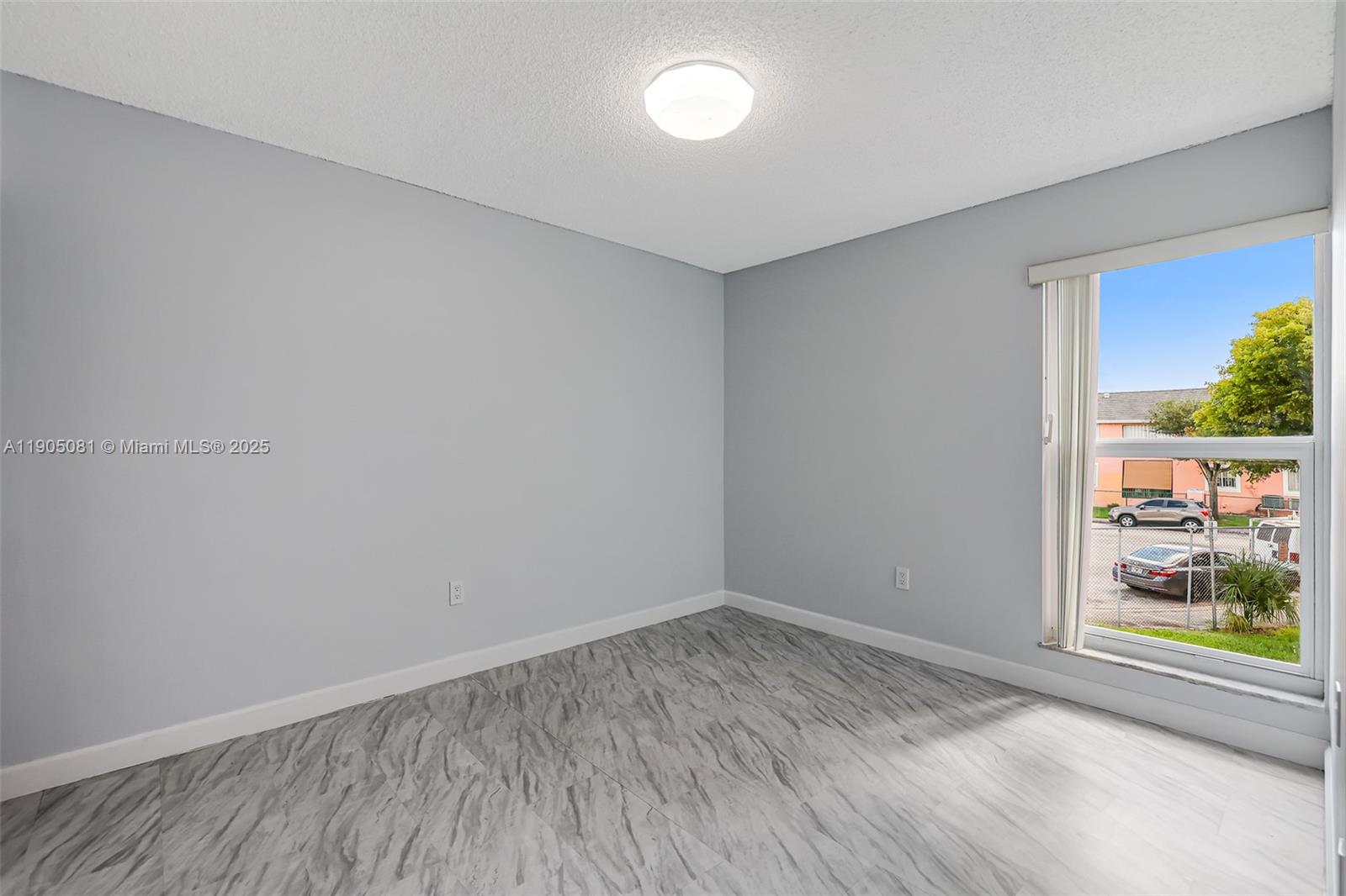 SUNSET VILLAS NO 3 CONDO- - Residential