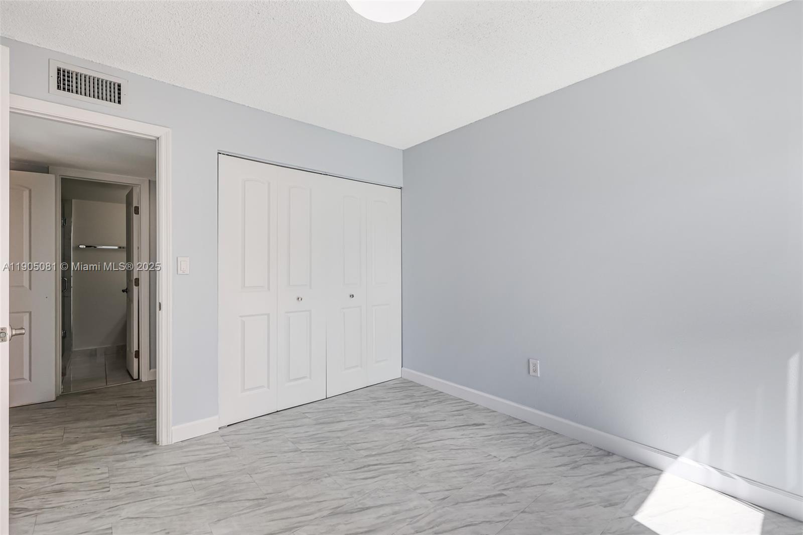 SUNSET VILLAS NO 3 CONDO- - Residential