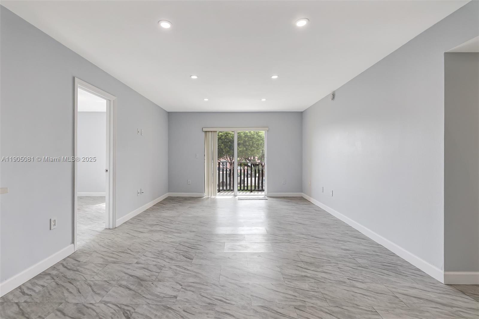 SUNSET VILLAS NO 3 CONDO- - Residential