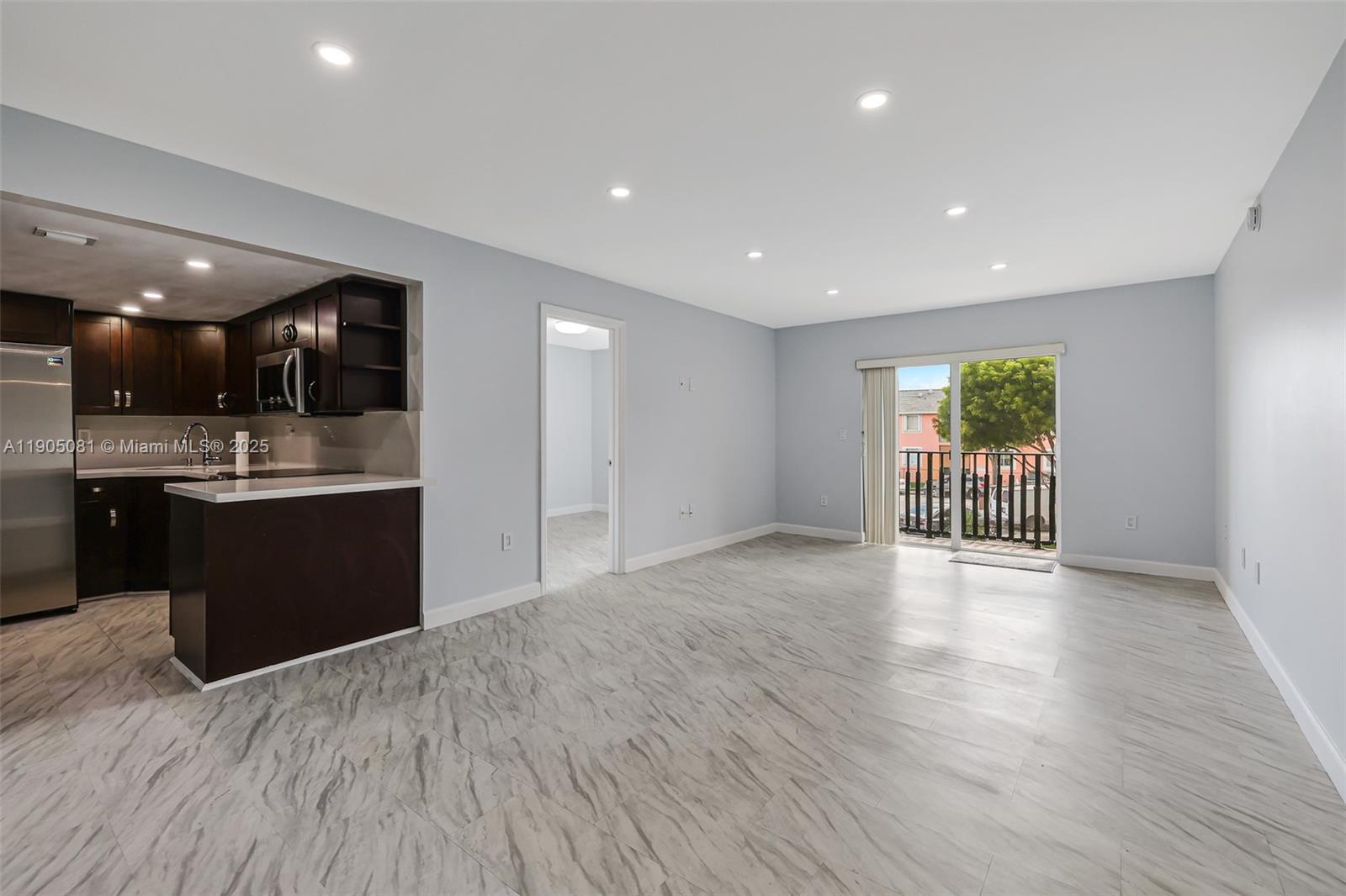 SUNSET VILLAS NO 3 CONDO- - Residential