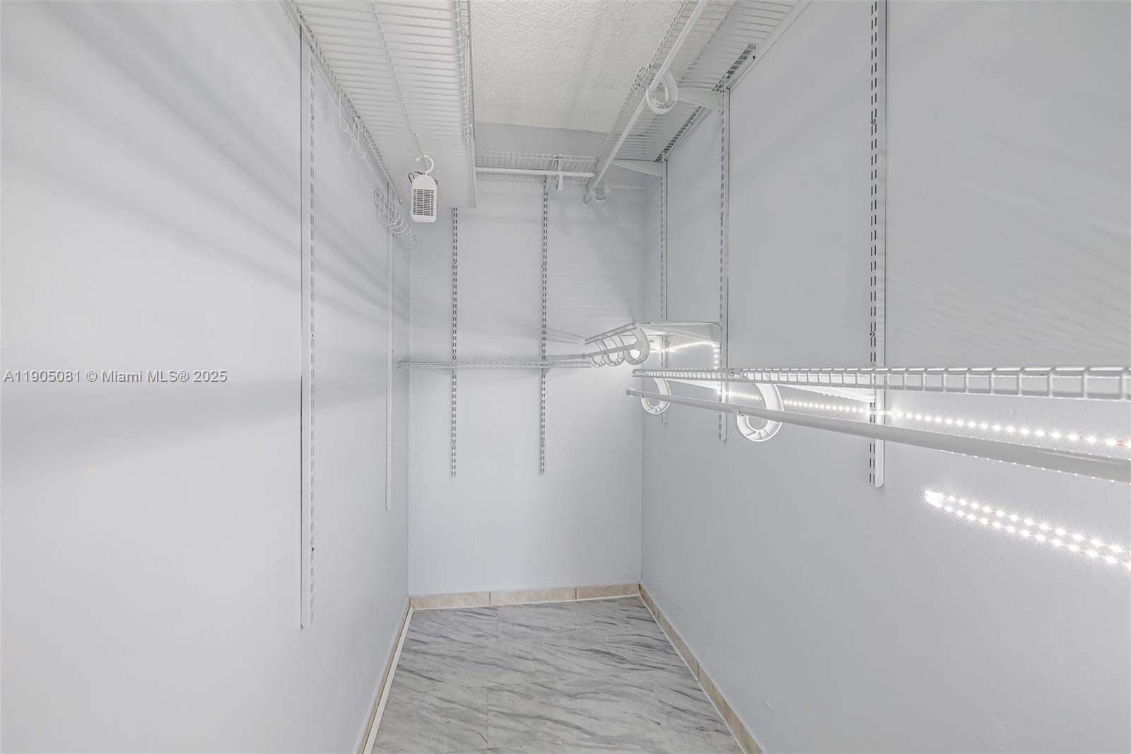 SUNSET VILLAS NO 3 CONDO- - Residential