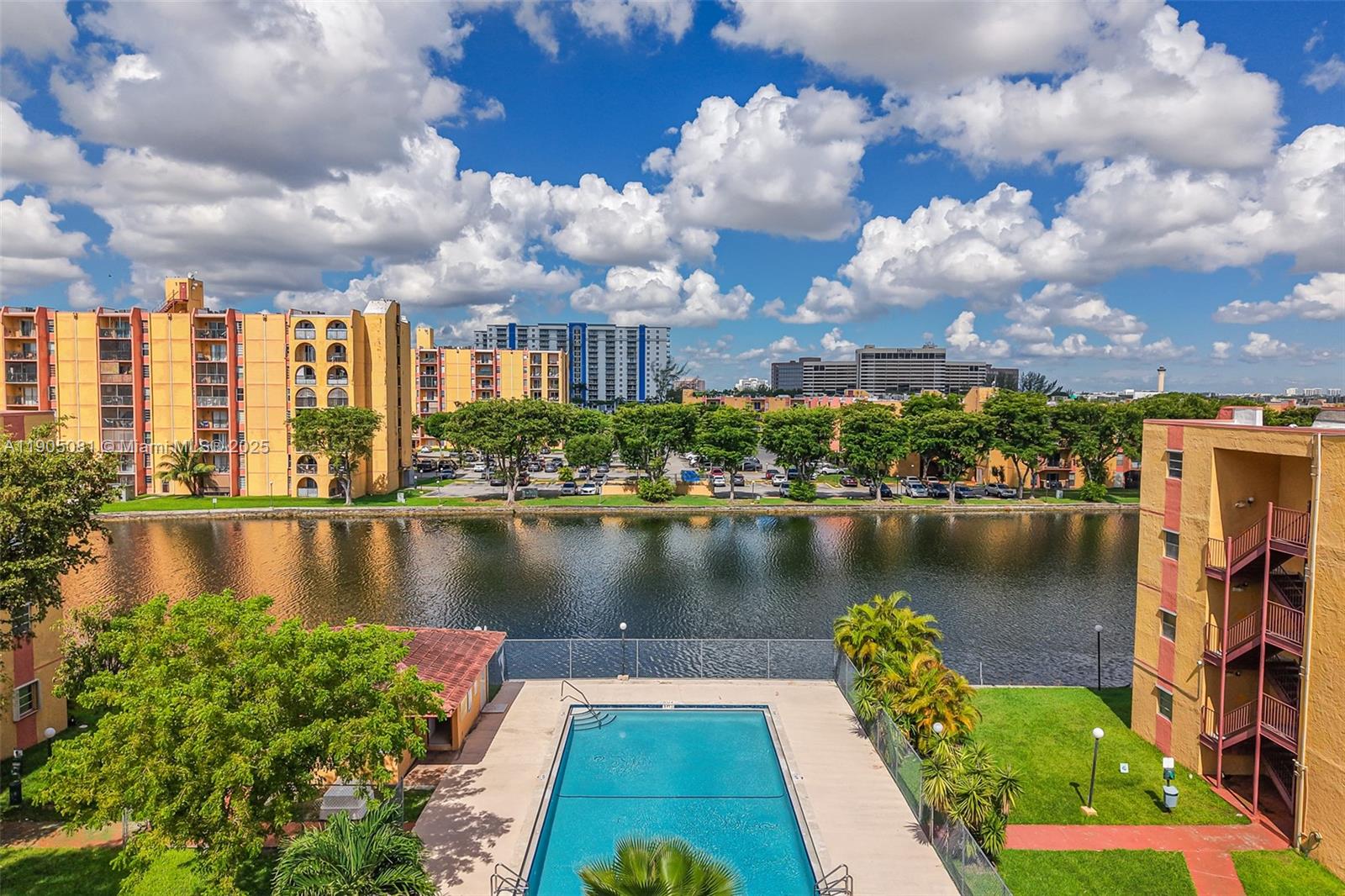 SUNSET VILLAS NO 3 CONDO- - Residential