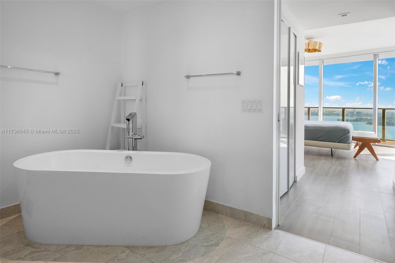 ARIA ON THE BAY CONDO - Residential