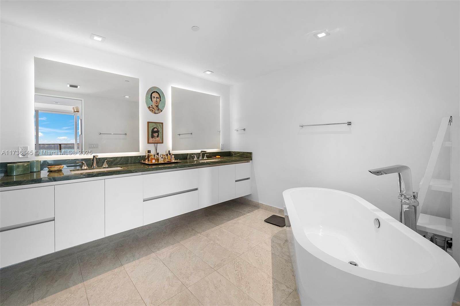 ARIA ON THE BAY CONDO - Residential