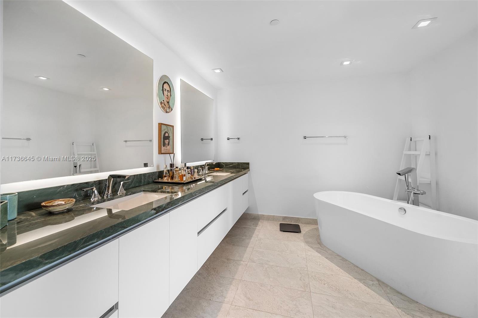 ARIA ON THE BAY CONDO - Residential