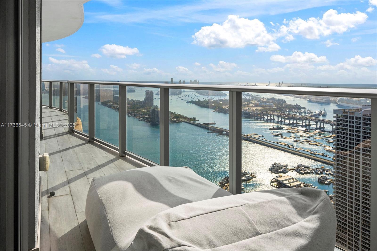 ARIA ON THE BAY CONDO - Residential