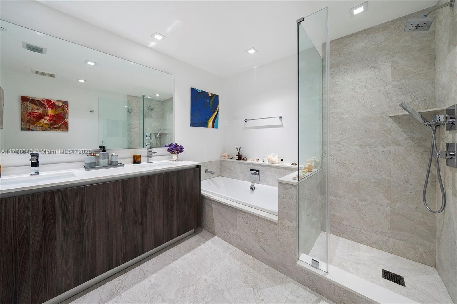 ARIA ON THE BAY CONDO - Residential