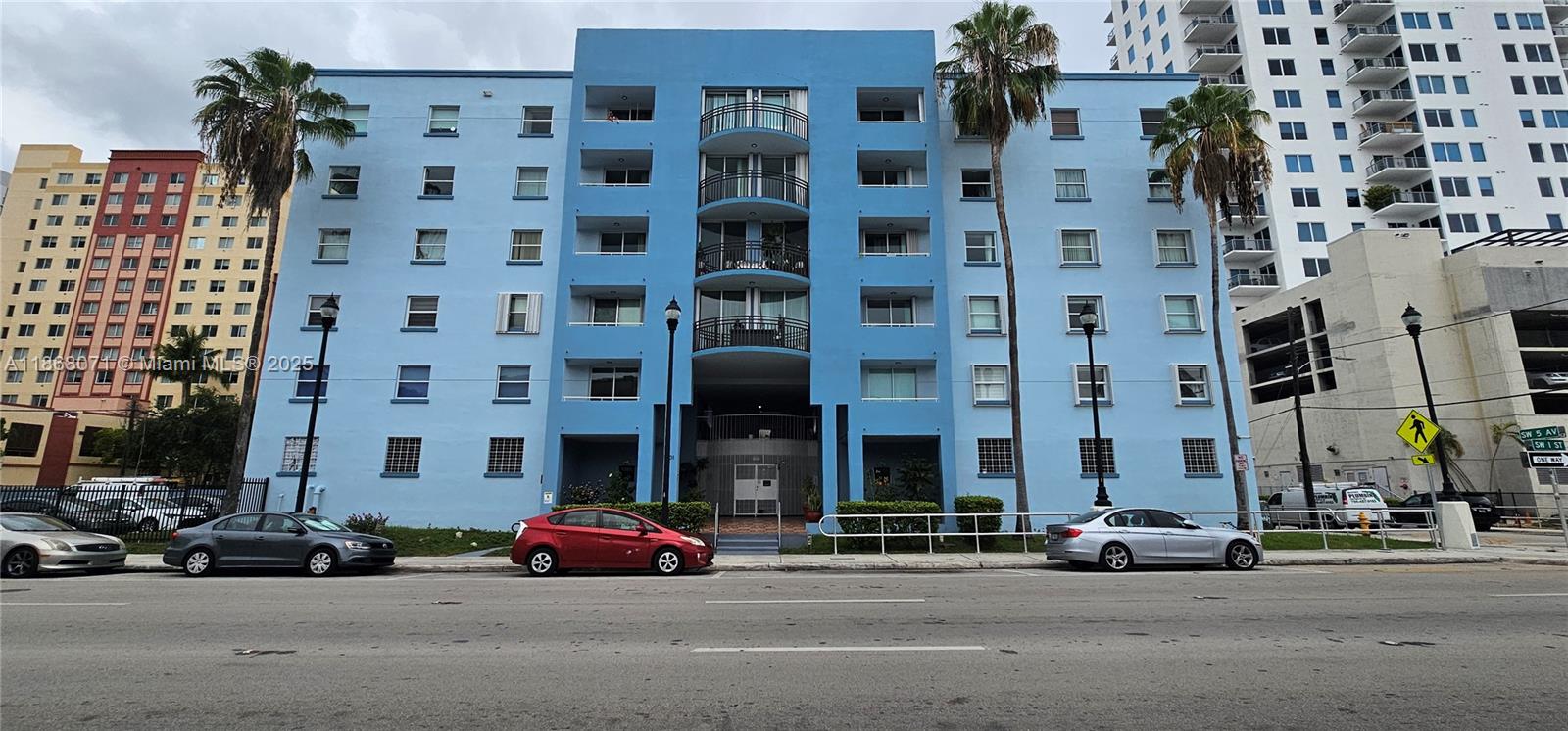 Well-located 2-bedroom, 1-bath condo offering comfort and convenience in the heart of Miami. Enjoy relaxing on your private balcony with views of the Miami skyline. Just minutes from Downtown, Brickell, the Miami River, Little Havana, top restaurants, and with easy access to I-95. The unit features tile flooring throughout, a functional kitchen, and one assigned covered parking space. The secure, gated building has a newer roof, a new elevator, freshly painted exterior, new balcony guardrails, laundry facilities on every floor, remote access control, and low monthly maintenance.
Don’t miss this opportunity to own in a central location with city views—schedule your showing today!