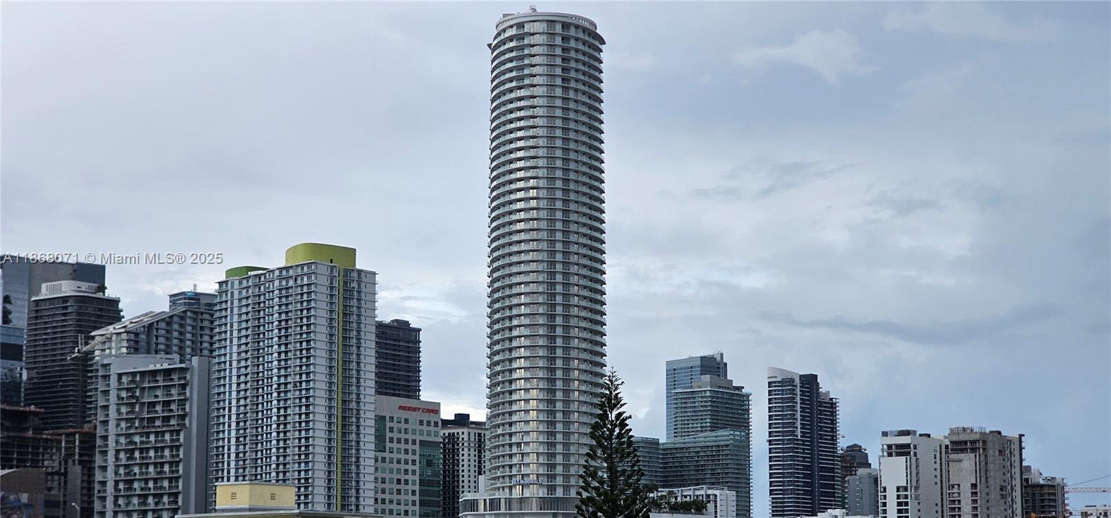 RIOPLAZA CONDOMINIUM NORT - Residential