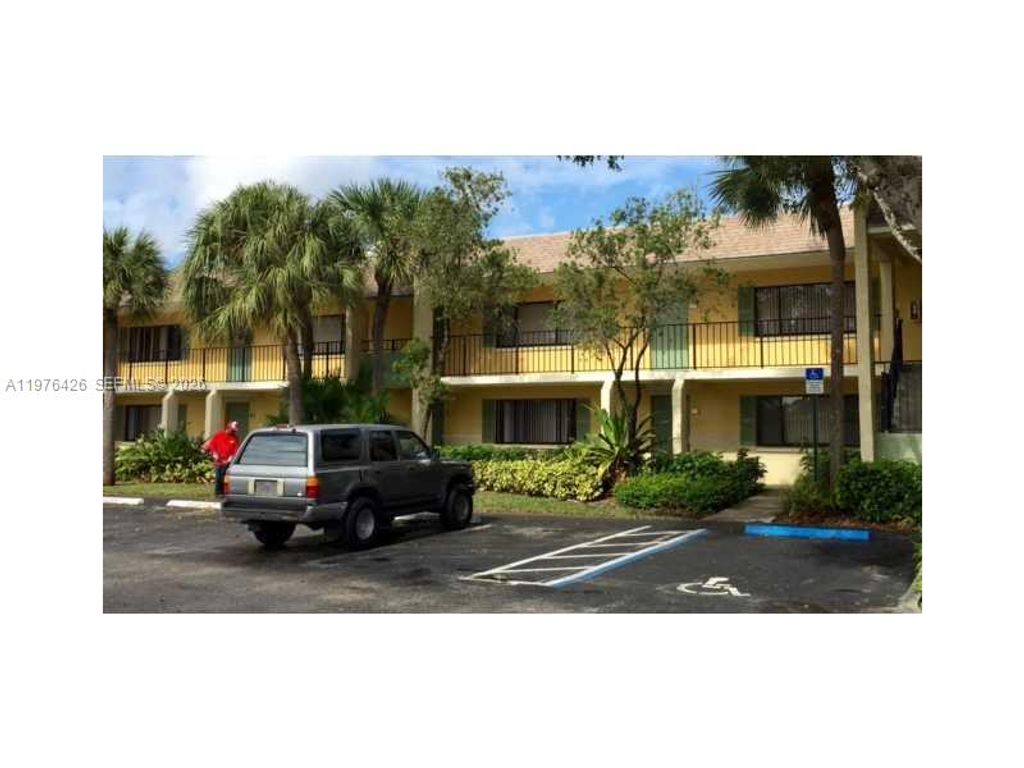 Photo of 216 Meadows Cir #216, Boynton Beach, FL 33436 (MLS # A11976426)
