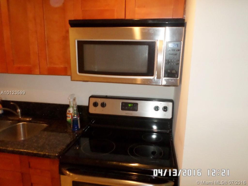 BISCAYNE TOWERS - Residential Lease