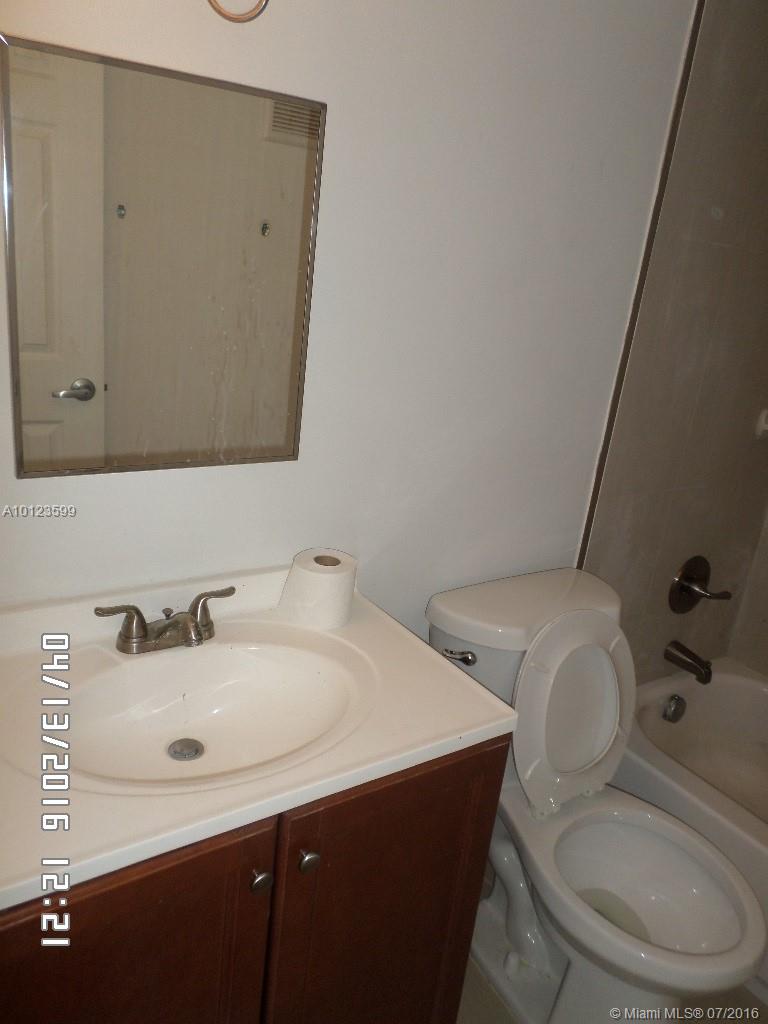 BISCAYNE TOWERS - Residential Lease