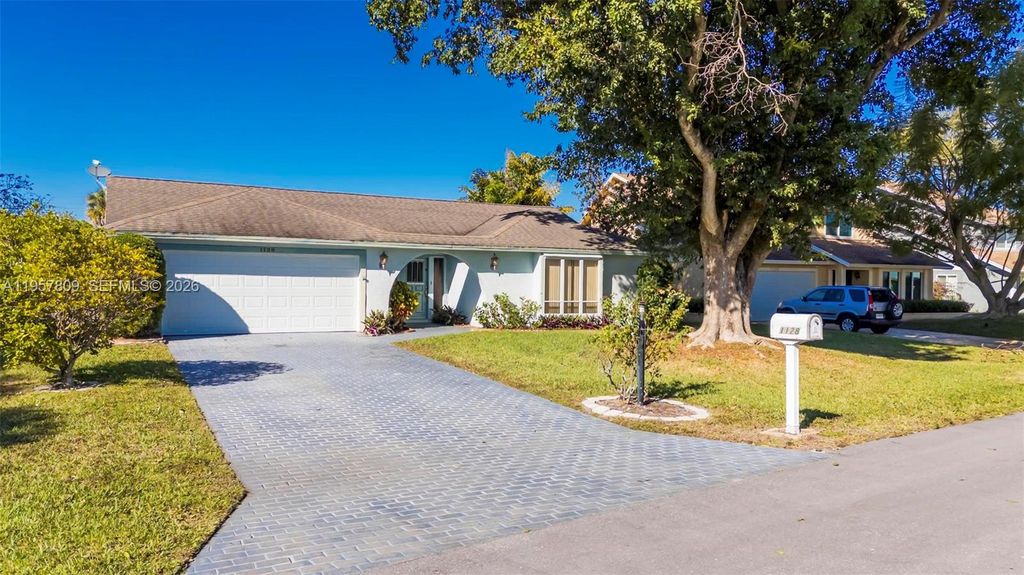 Photo of 1128 W Rainwood Cir W, Palm Beach Gardens, FL 33410 (MLS # A11957809)