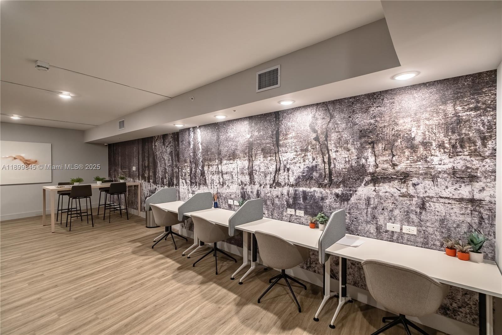 2275 W STATE ROAD 84 PLAT - Residential Lease