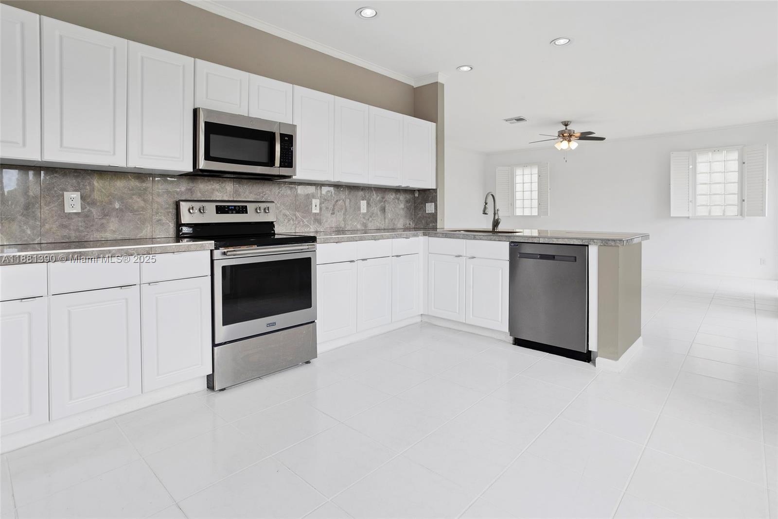 BOCA SPRINGS - Residential Lease
