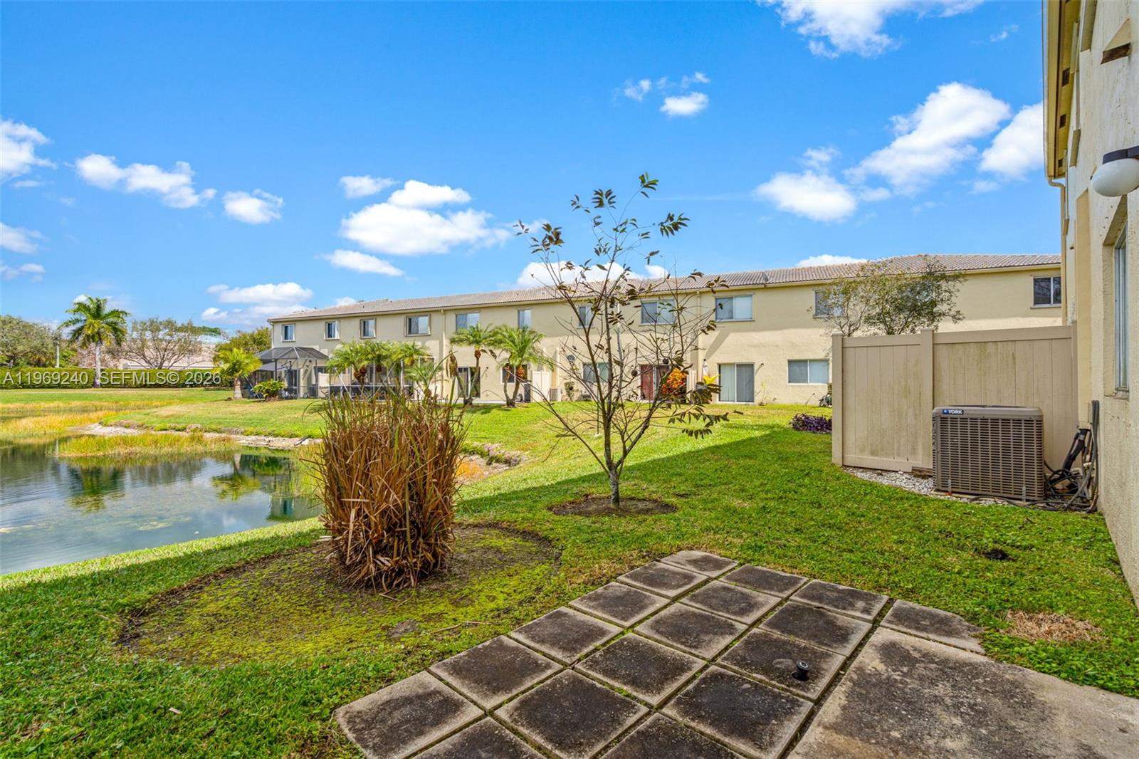 LAGO VISTA AT COCONUT CRE - Residential