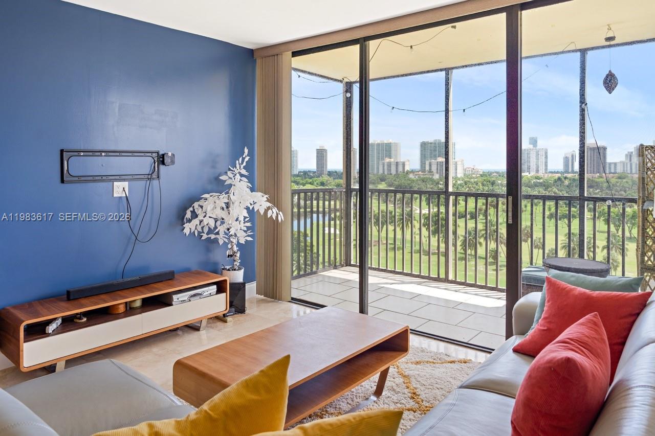 20335 W Country Club Dr 1208