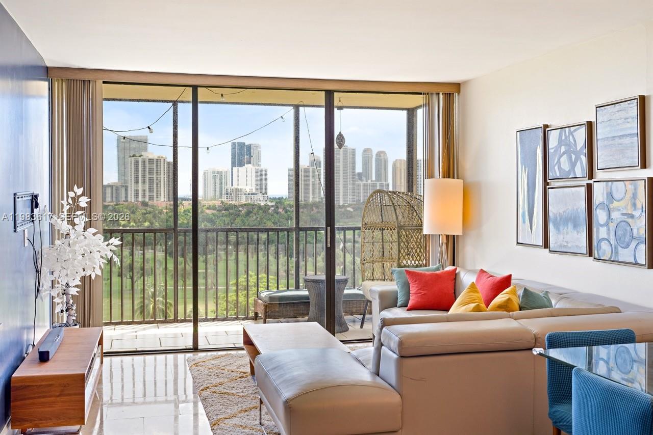 20335 W Country Club Dr 1208