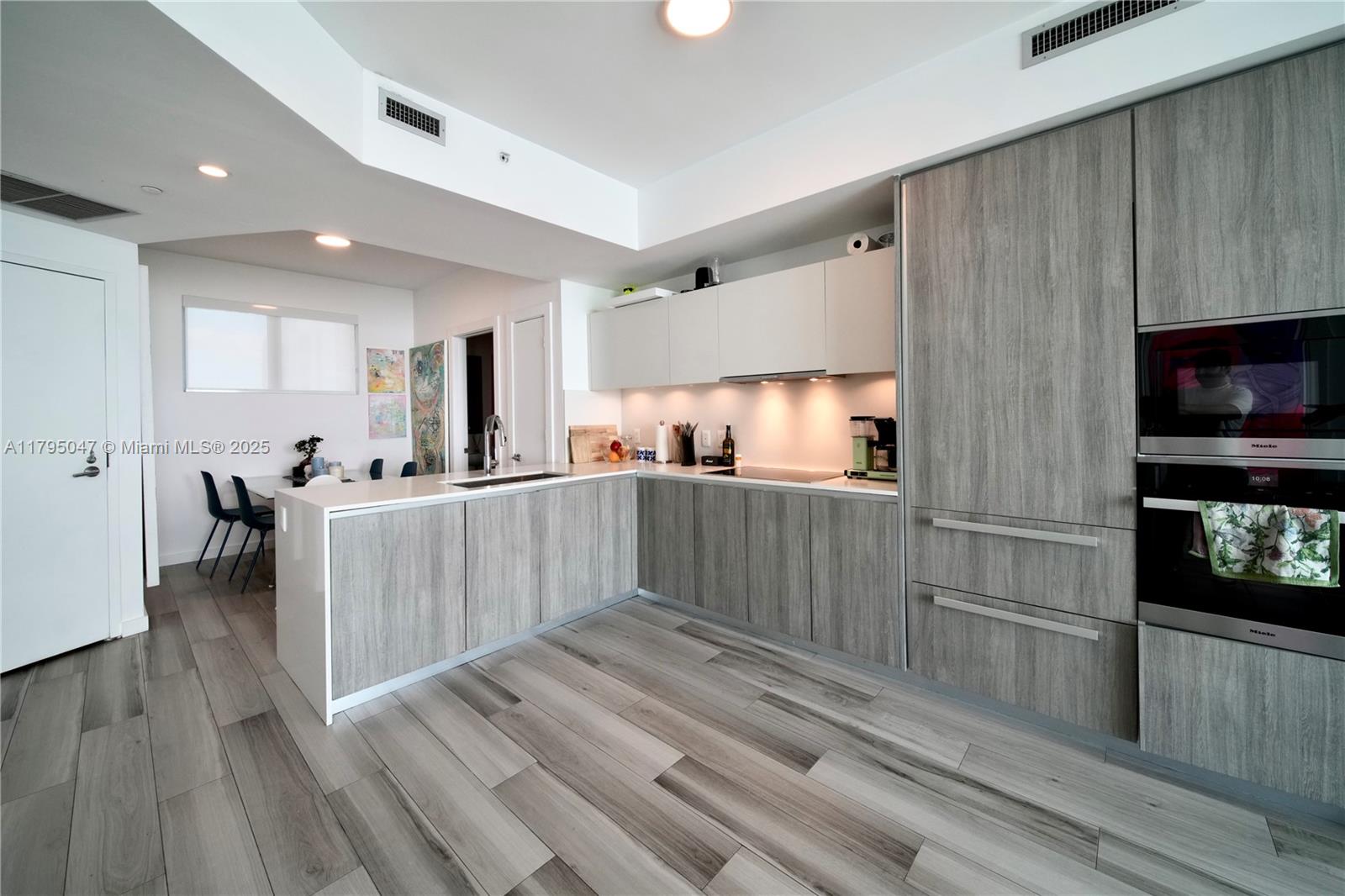 BISCAYNE BEACH CONDO - Residential